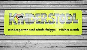 AWO Kinderstodl Puechersreuth - Das Bild zeigt ein Schild des AWO Kinderstodl Puechersreuth
