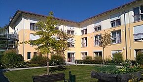 AWO Seniorenheim Eichendorf - Das Bild zeigt eine Außenaufnahme des AWO Seniorenheims in Eichendorf