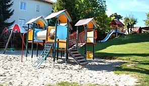 AWO Kindergarten Burglengenfeld - Das Bild zeigt den Garten des AWO Kindergarten Burglengenfeld
