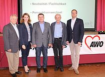 Fachtag "Gealt in der Behinderten- und Seniorenhilfe" - Bezirksvorsitzender Siegfried Depold, Landrätin Tanja Schweiger, Referent Siegfried Huhn, Bezirksgeschäftsführer Alois Fraunholz und Leiter Finanz- und Rechnungswesen Alexander Trapp (v.l.)